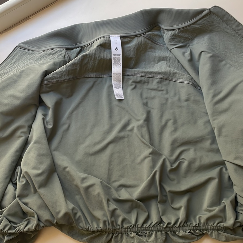 lululemon athletica Crinkle Nylon Track Jacket
Wordmark - Picture 6 of 10